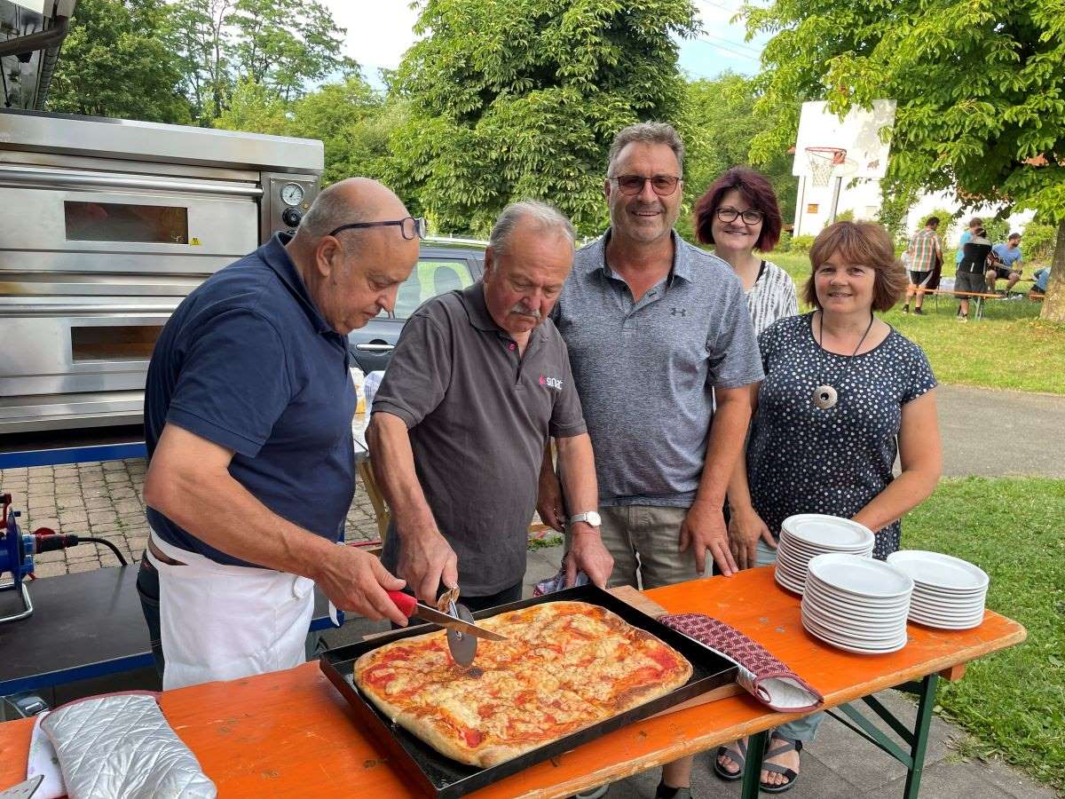 Lions Club spendet Pizzaofen